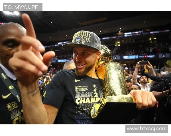 勇士荣获月度最佳球员,实至名归 勇士荣获月度最佳球员,实至名归