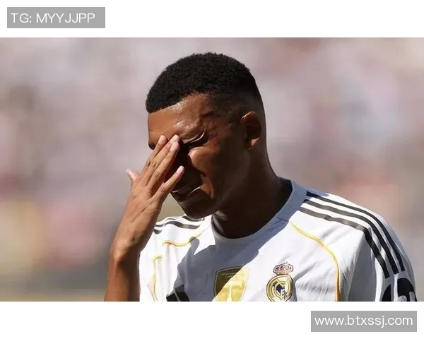 镜头回顾:姆巴佩这一幕令人泪目 镜头回顾:姆巴佩这一幕令人泪目